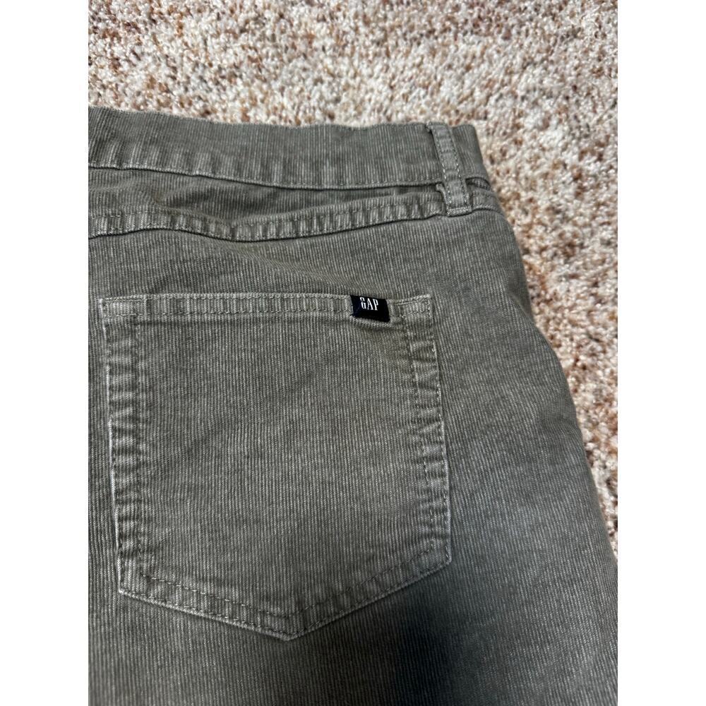 GAP Women's Corduroy shorts, size women's 8; Olive Green - Picture 6 of 6